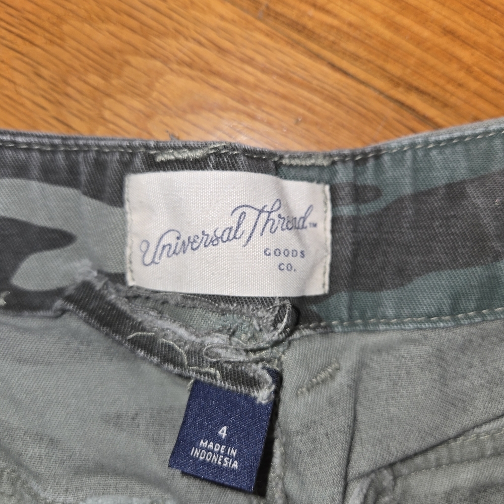 Universal Threads Camo Cargo Pants - image 2